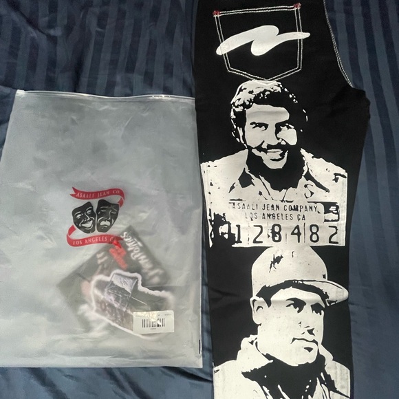 Asaali Jean Co. Graphic Tee - Picture 2 of 3